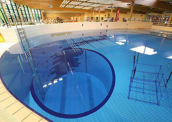 Résultat de recherche d'images pour "piscine des gayeulles rennes metropole"