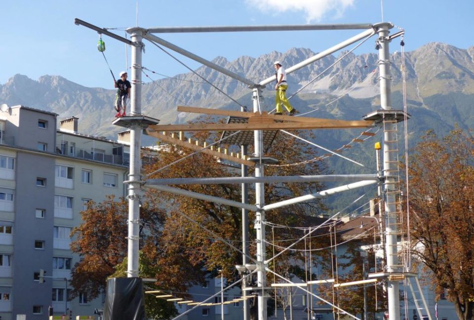 Parcours acrobatique en hauteur en milieu urbain